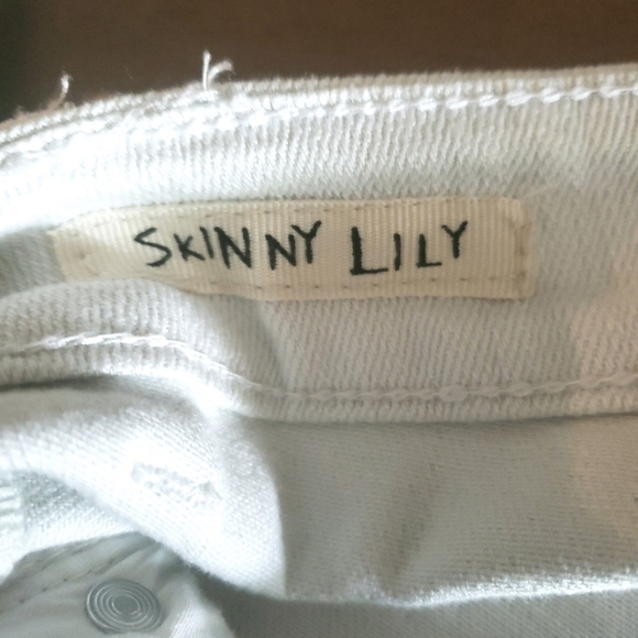 Hot Kiss Skinny Lily White Denim Distressed Jeweled Straight Leg Jeans Sz 1 - Picture 9 of 10